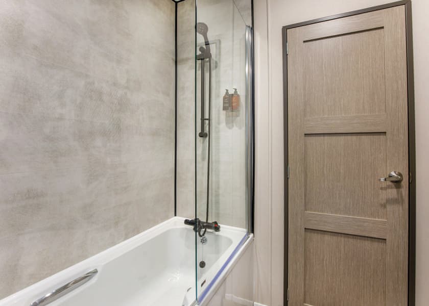 The BlackswanHot Tub - Yorkshire Spa Retreat, York