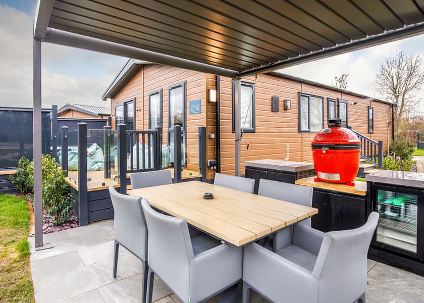 The PheasantHot Tub (Pet) - Yorkshire Spa Retreat, York