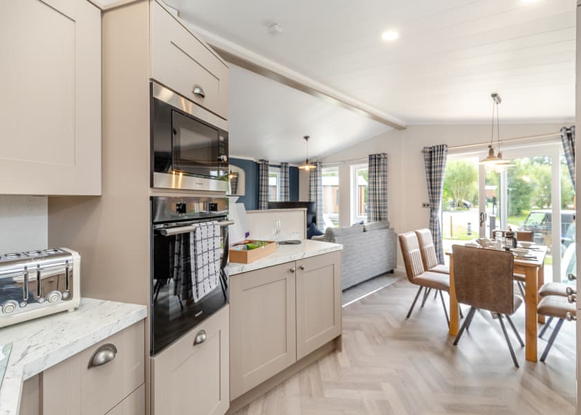 The PheasantHot Tub (Pet) - Yorkshire Spa Retreat, York