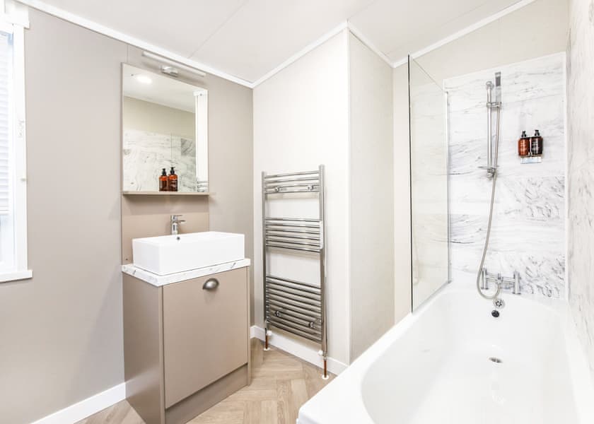 The PheasantHot Tub (Pet) - Yorkshire Spa Retreat, York