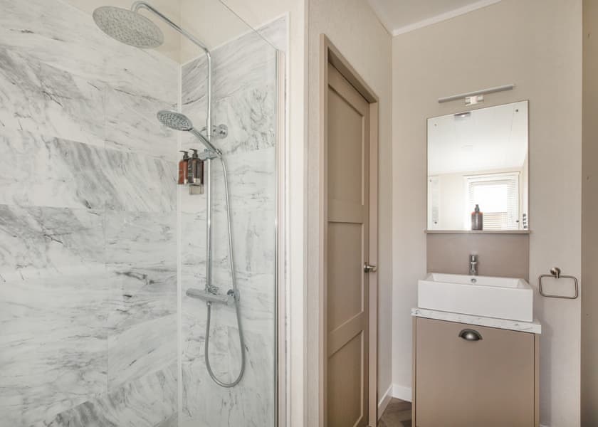 The WhiteswanHot Tub (Pet) - Yorkshire Spa Retreat, York