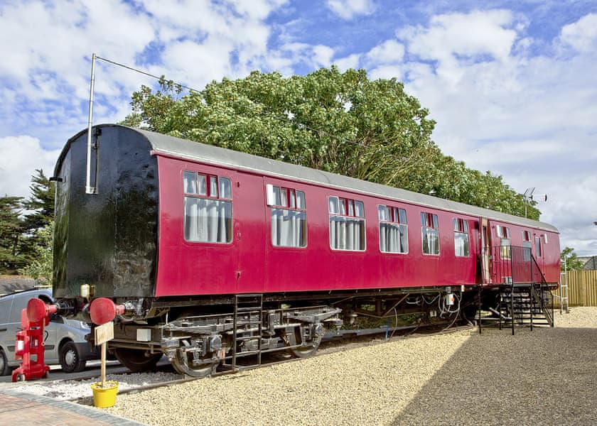 brunel boutique railway carriage 1 brunel boutique holiday park lodges book online hoseasons brunel boutique railway carriage 1