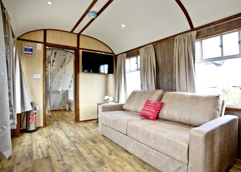 brunel boutique railway carriage 4 brunel boutique holiday park lodges book online hoseasons hoseasons