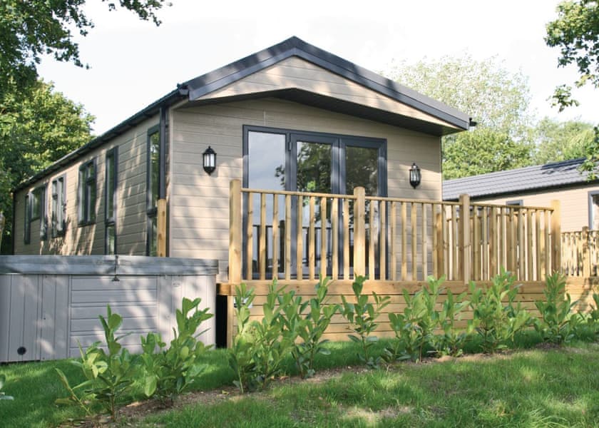 Benson Waterfront in BensononThames Holiday Parks Book Online