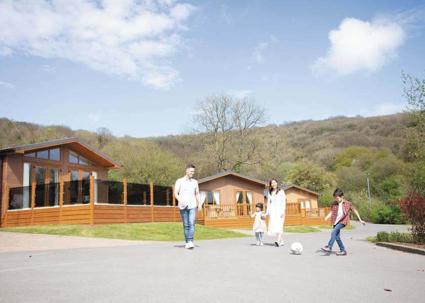 Cheddar Woods Resort And Spa In Cheddar Lodges Book Online Hoseasons