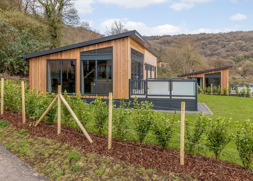 Wedmore Cheddar Woods Resort & Spa Lodges Book Online Hoseasons