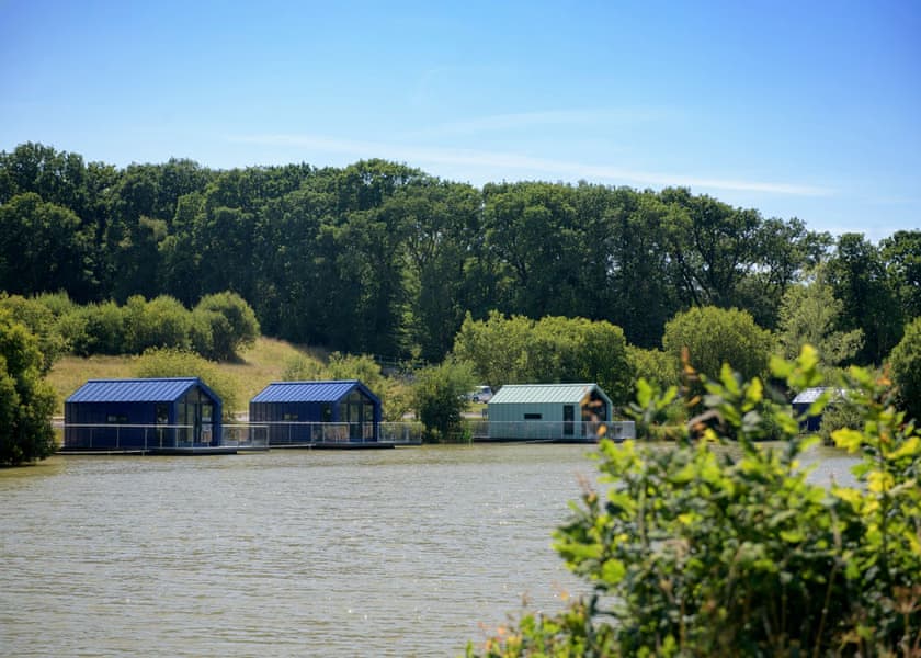 Clawford Lakes Resort and Spa in Clawton, Nr Holsworthy Lodges Book