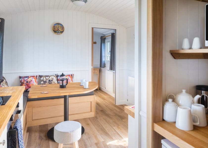 showman-s-wagons-folly-farm-holiday-park-lodges-book-online