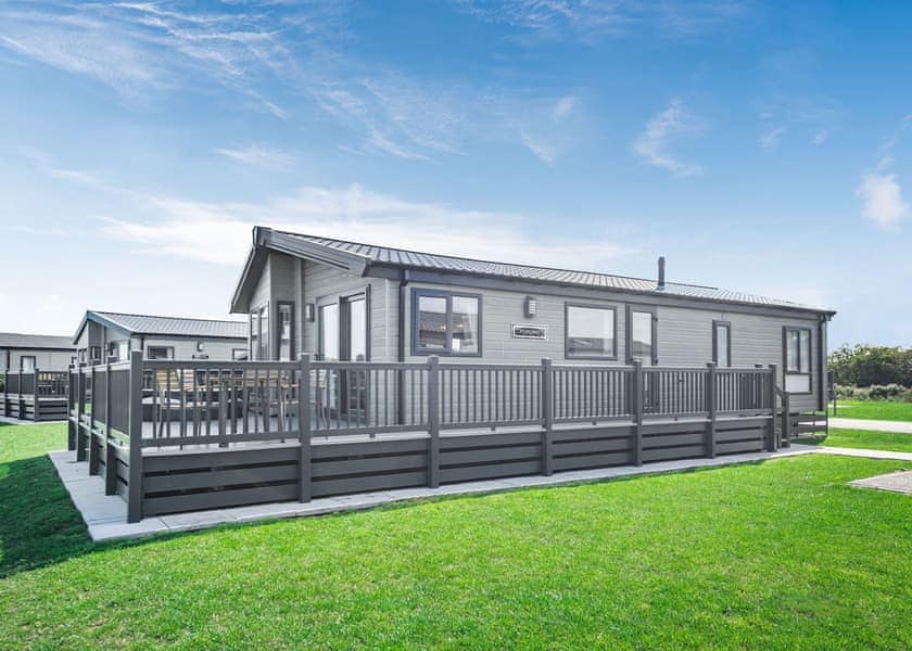 Home Farm Park Lakeside Retreat in Burgh le Marsh - Lodges - Book ...