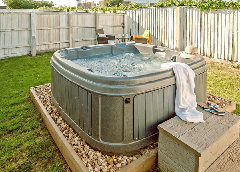Premium Cottage (Hot Tub & PetFriendly) The Bay Colwell Lodges