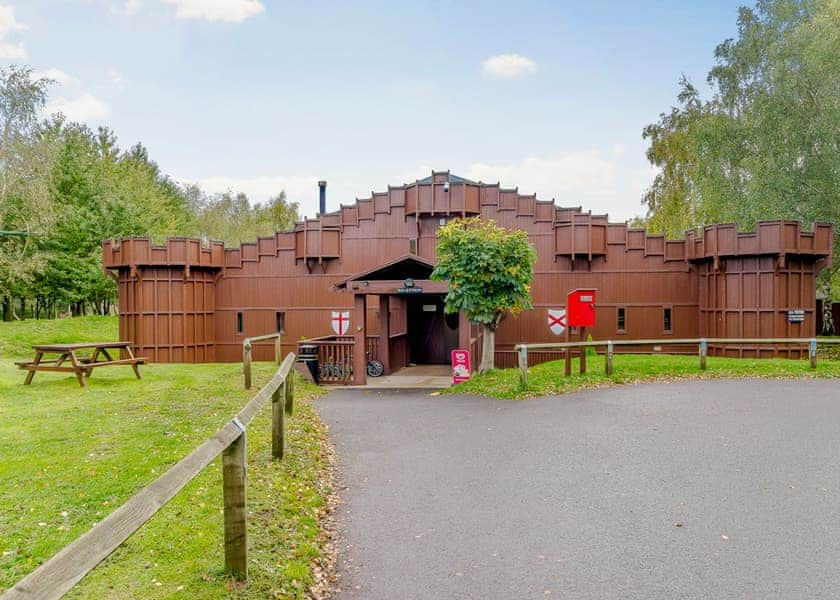 Sherwood Castle Holiday Forest In Sherwood Forest Rufford Lodges