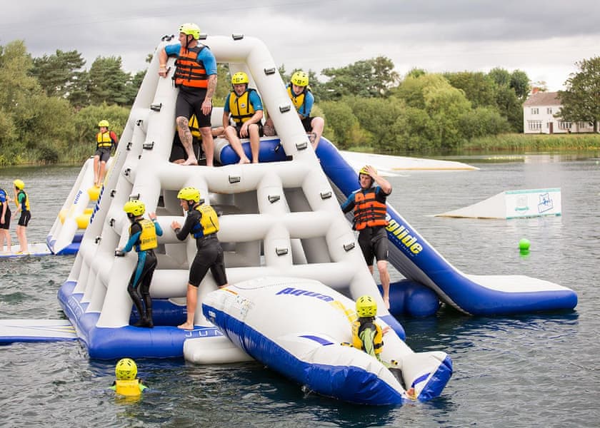 Tattershall Lakes Country Park in Tattershall Holiday Parks Book