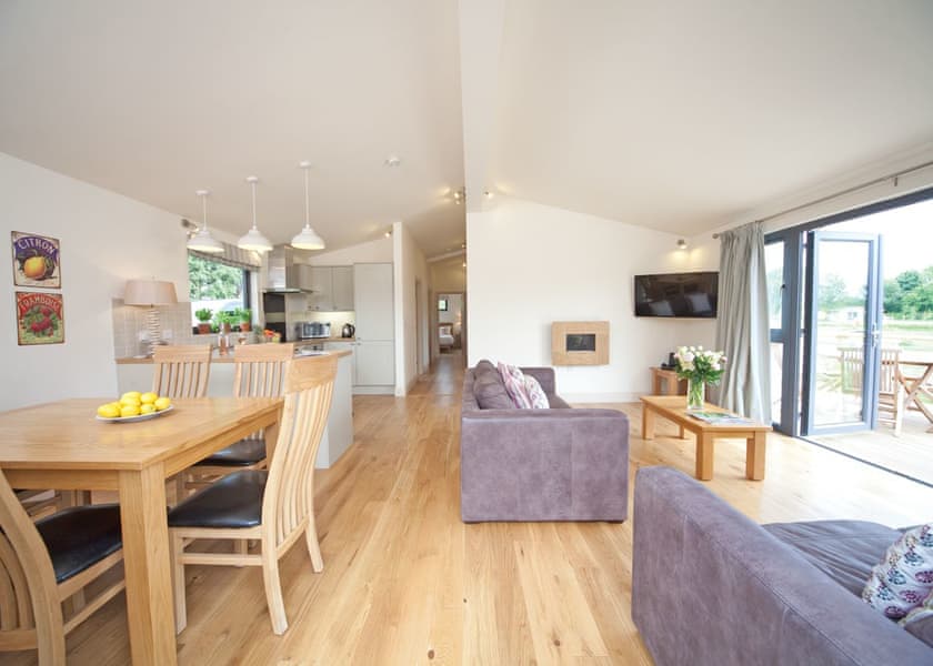 Cedar Retreats in West Tanfield, North Yorkshire Lodges Book Online